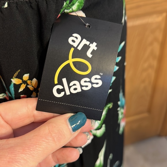 Girls Black,bright floral, flat front, pull-on lounge pants with belt. Art class - Picture 10 of 14